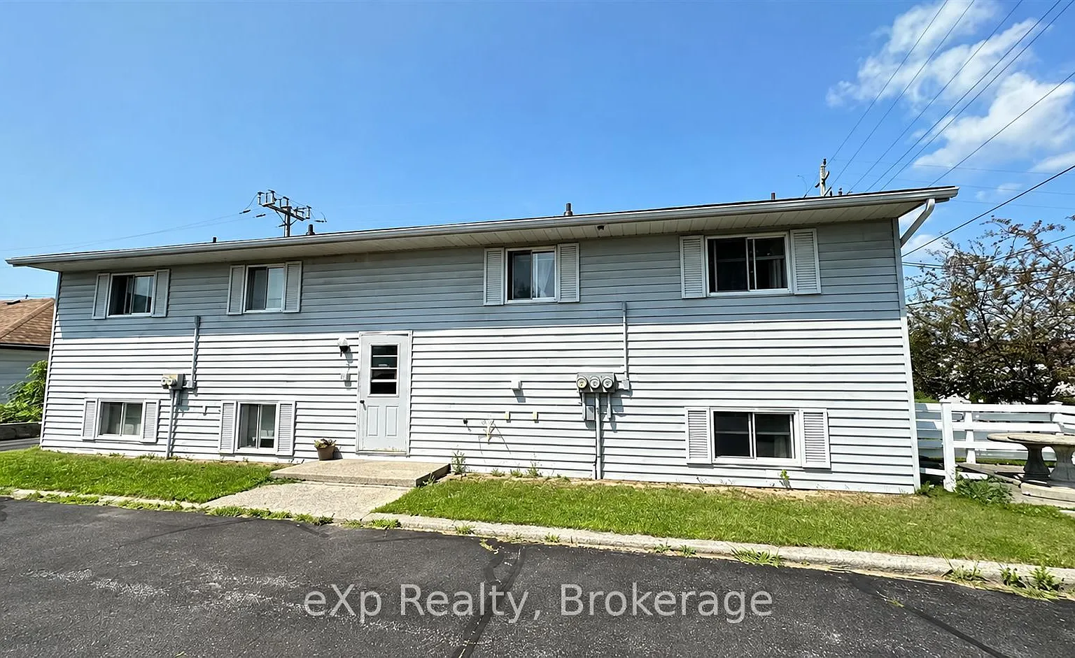 3 bed, $1,900 — Photo 1