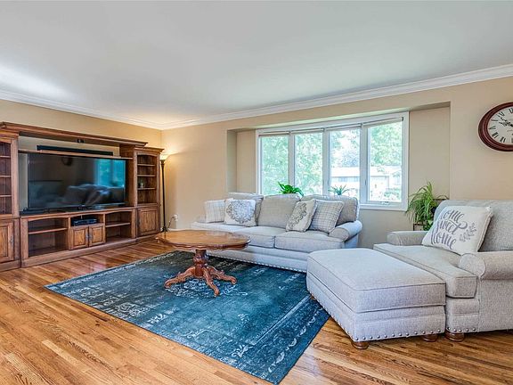 2nd image of 14 Wendy Ln