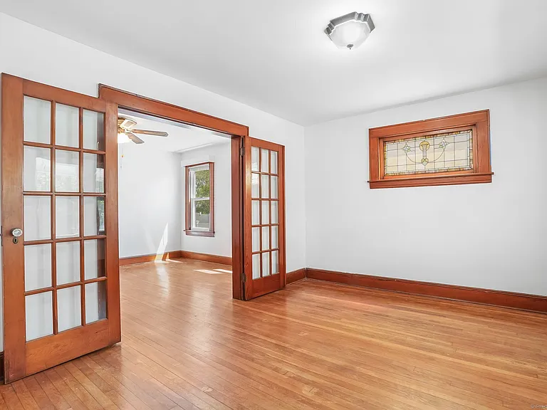 108 Barnum Ter — Photo 8