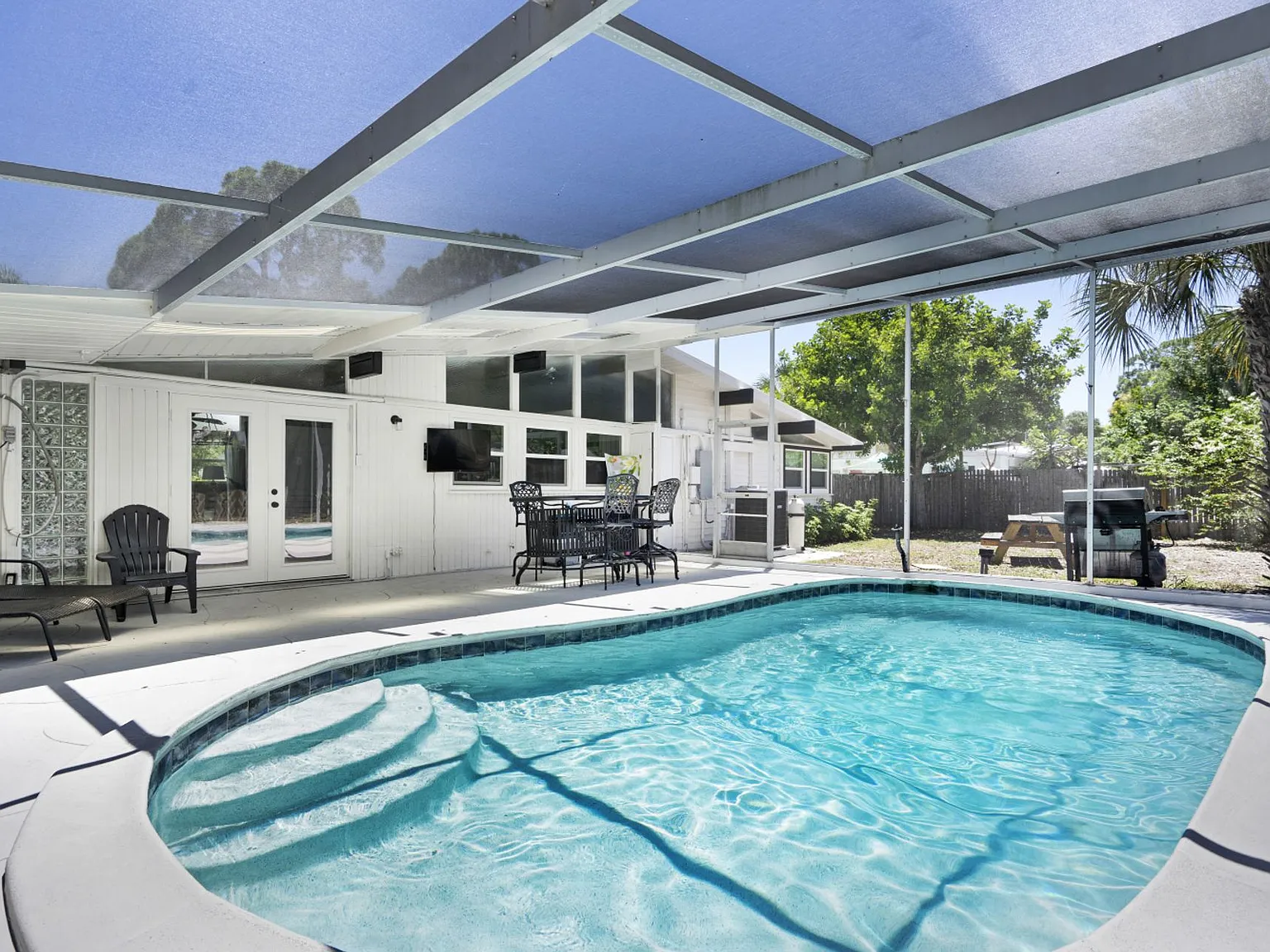 MAVE 2213 Wason Road 5 bedroom 3 bath — Photo 3