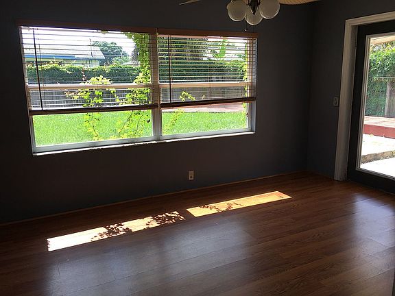 3rd image of 1260 Caracas Ave