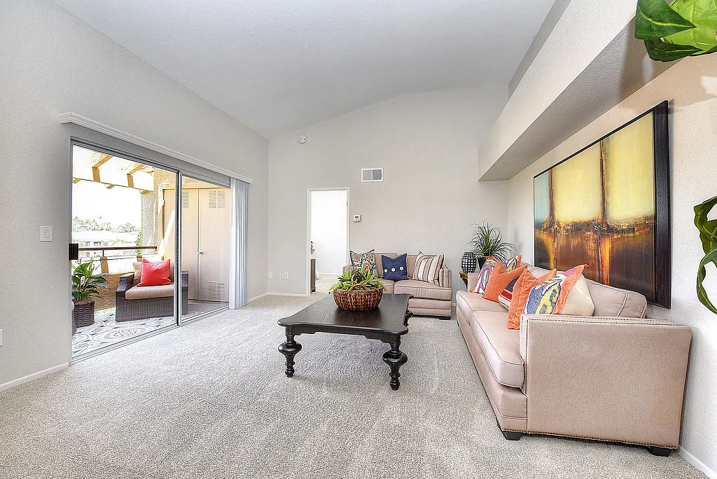 Bella Vista Apartments — Photo 2