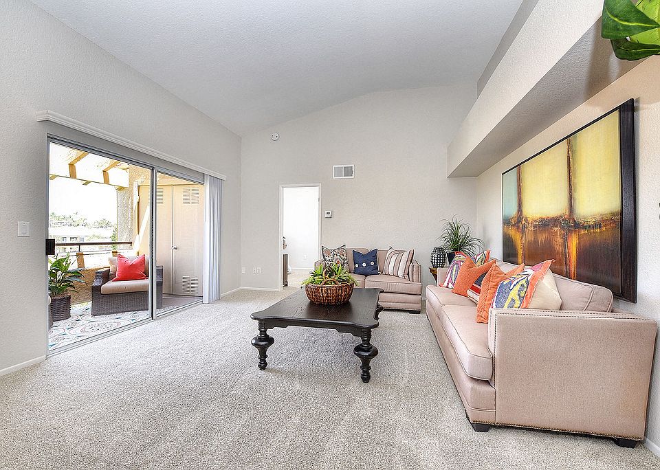 1 Bedroom-Plan B Spacious Living Room