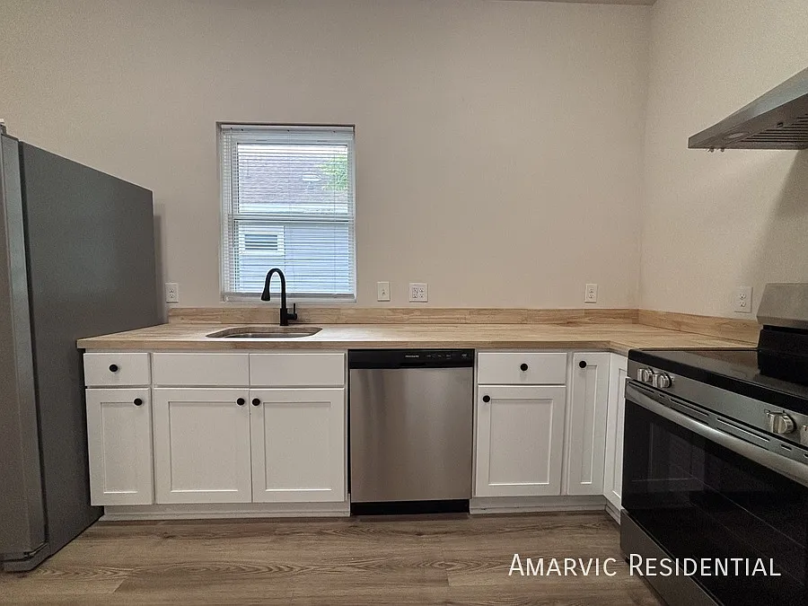 3 bed, 1.5 bath, 1491 sqft, $1,395 — Photo 2