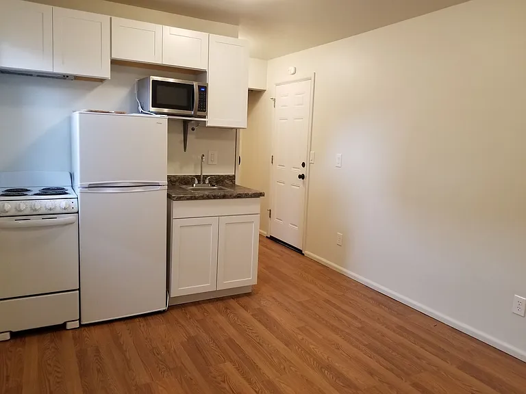 133 E Chelan Ave — Photo 5