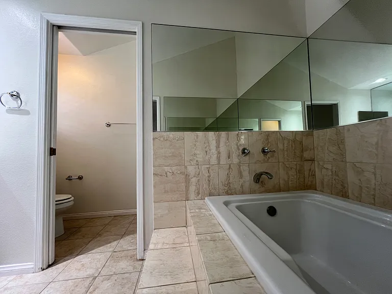 2433 Oneida St #1 — Photo 41