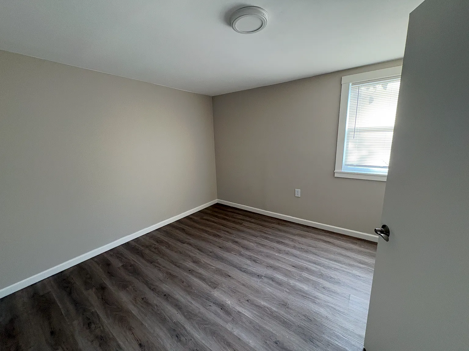 3 bed, 987 sqft, $3,150 — Photo 4