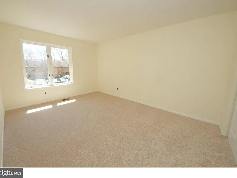 10 Sayre Dr — Photo 8