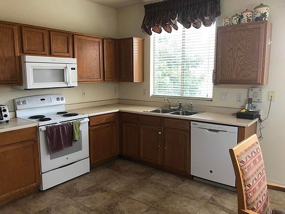 3rd image of 5772 W Puget Ave