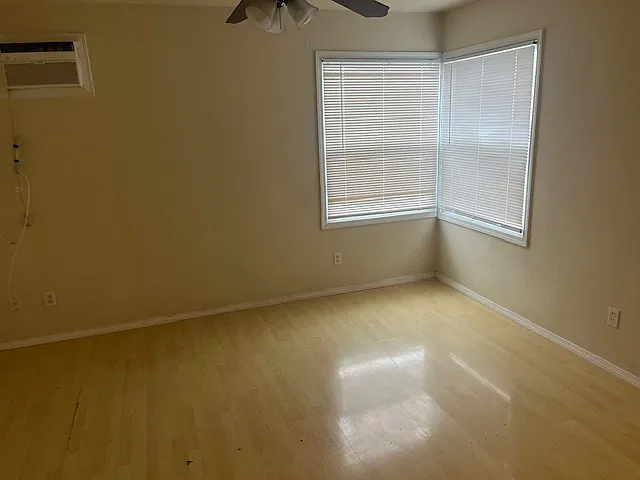Studio, 200 sqft, $600 — Photo 2