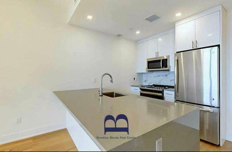 1st image of 235 Hawthorne St #3