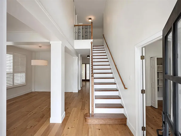 905 Sweetwater Cv — Photo 2