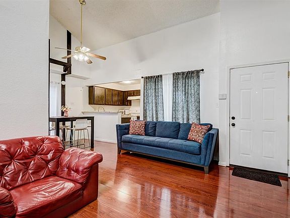 3rd image of 6827 Greenway Chase St