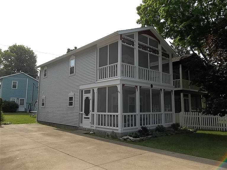 1st image of 453 Sycamore Ave