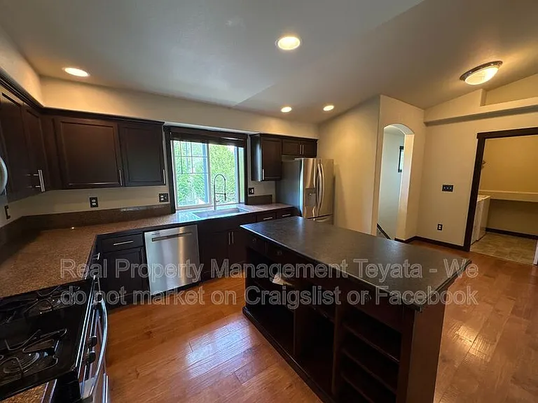 418 Jeff St — Photo 8