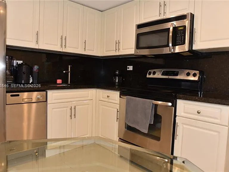 5555 Collins Avenue Cu #8K — Photo 32