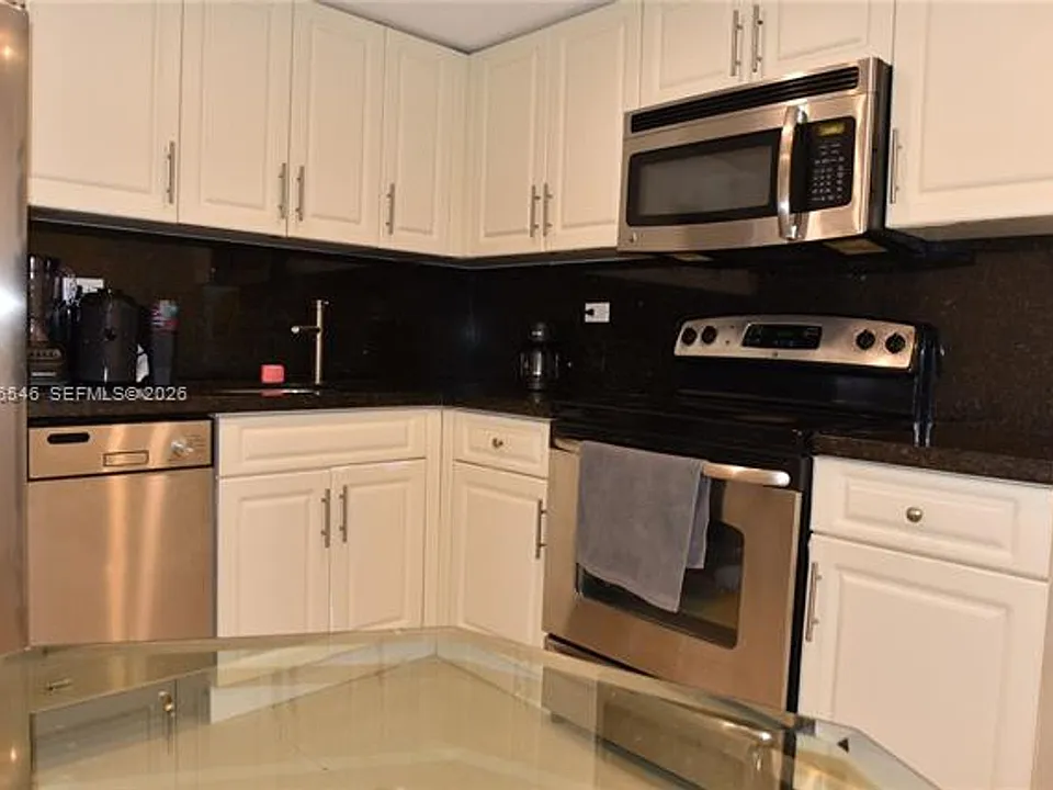 5555 Collins Avenue Cu #8K