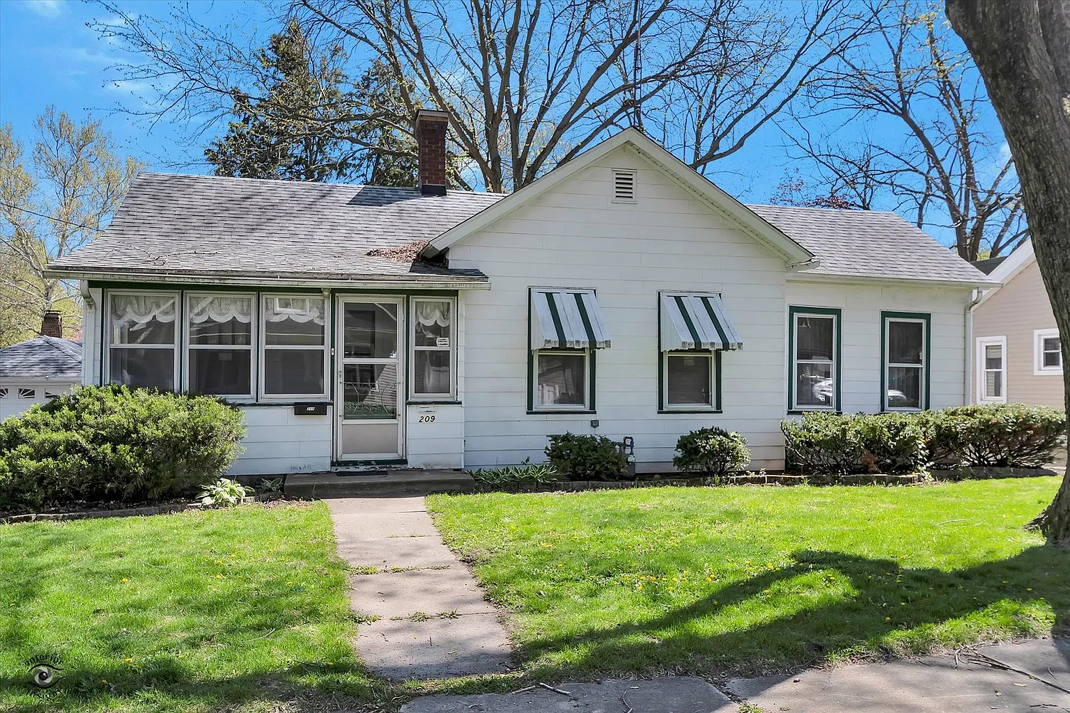 209 N Mitchell St photo 1