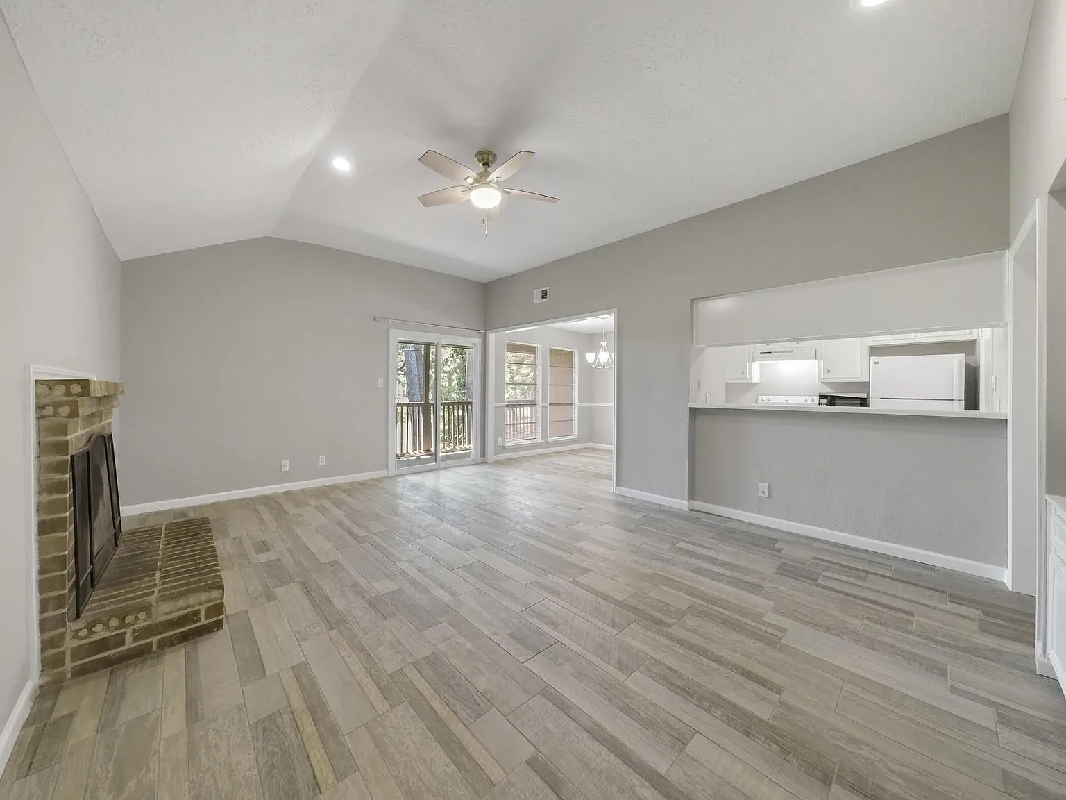 2 bed, 2.0 bath, 4460 sqft, $1,500 — Photo 4