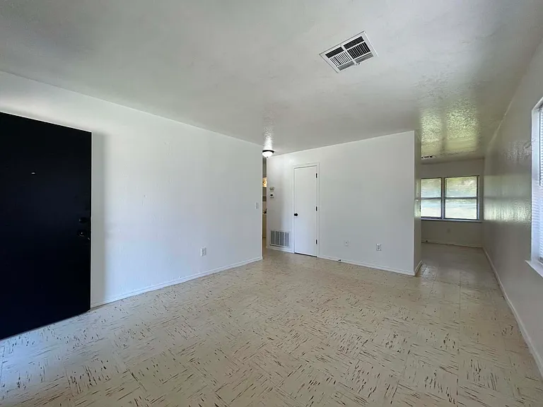 224 Bainbridge Ave — Photo 4