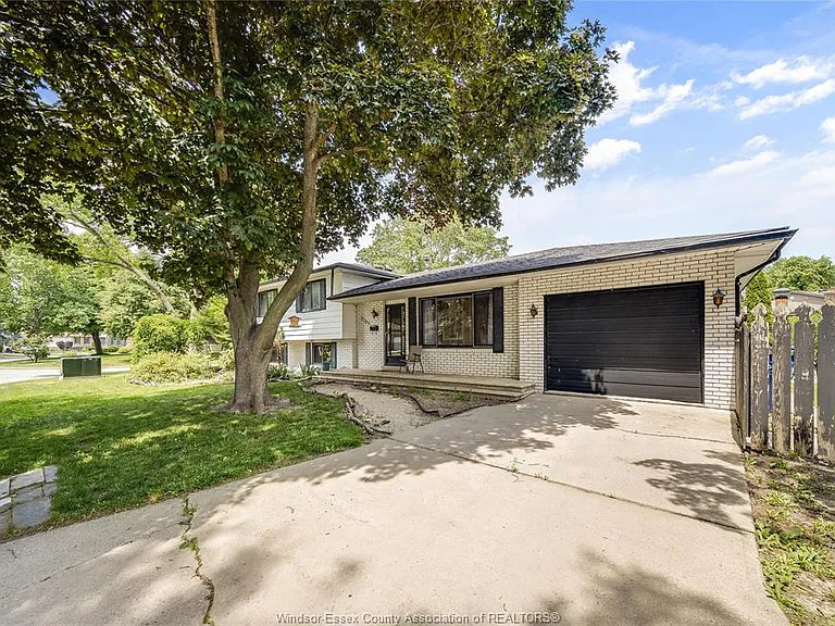 7105 Isabelle Ct — Photo 2