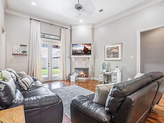 3rd image of 608 Birchview Dr