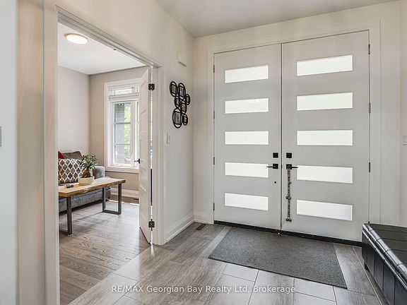 4th image of 50 Windermere Cir
