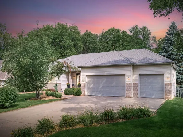 95 Woodridge Ln, Lino Lakes, MN 55014