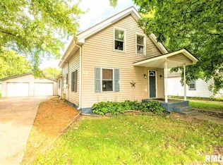 706 S Chestnut St, Delavan, IL 61734