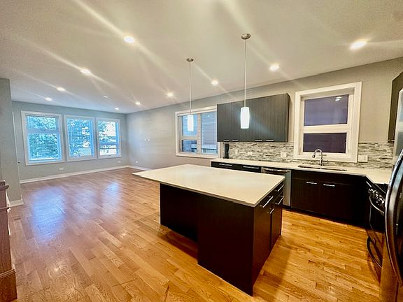 3rd image of 2527 W Fullerton Ave #1