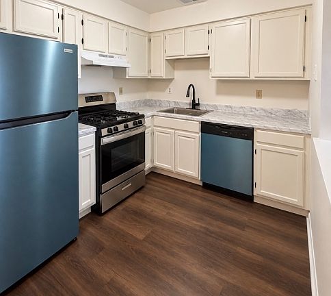 5th image of 327 Waterford Dr