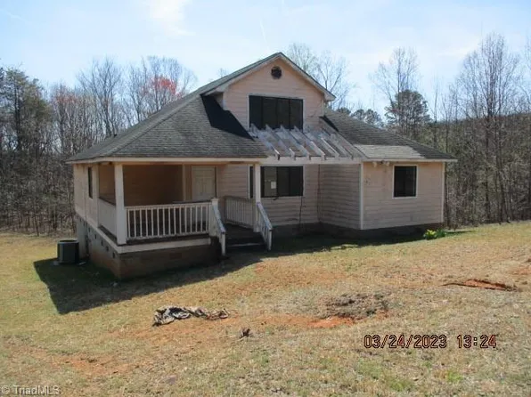 381 Galloway Ridge Trl, Pilot Mountain, NC 27041