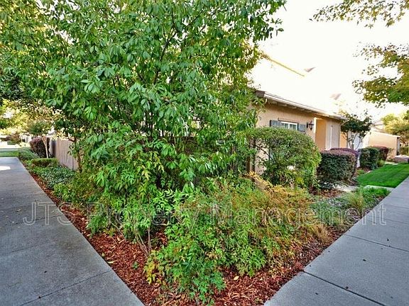 5th image of 9041 Crescenda Ln