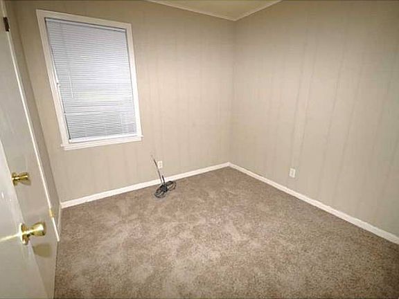 4th image of 137 Vickie Lane Under Contract