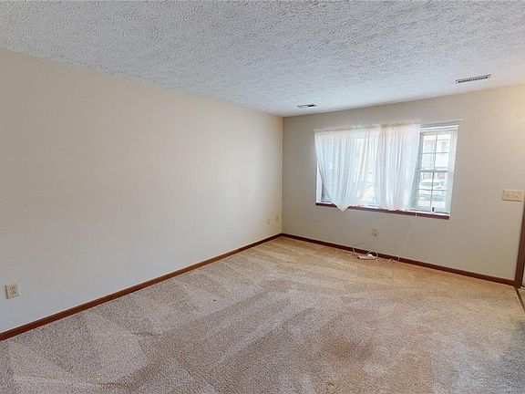 3rd image of 402 Palmer Dr