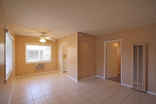 3rd image of 427 N Hill Ave APT 2