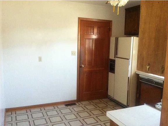 3rd image of 14 Cordova Dr