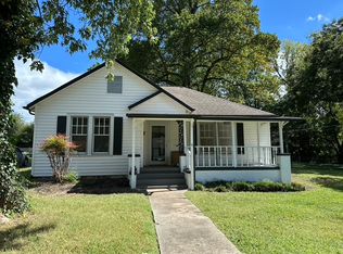 1130 15th Street Dr NE, Hickory, NC 28601