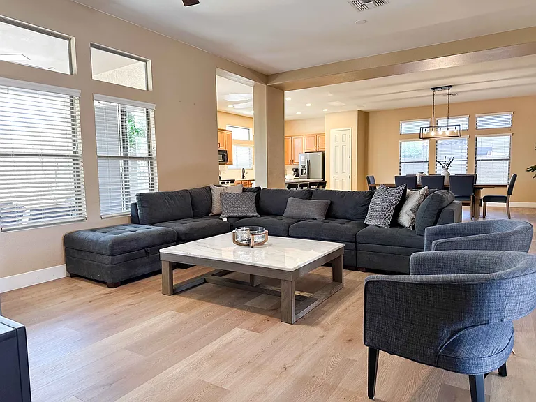 9864 W Echo Ln — Photo 6