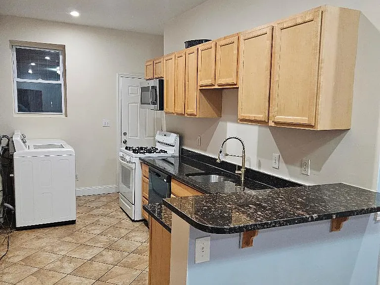 1122 Myrtle Ave — Photo 4
