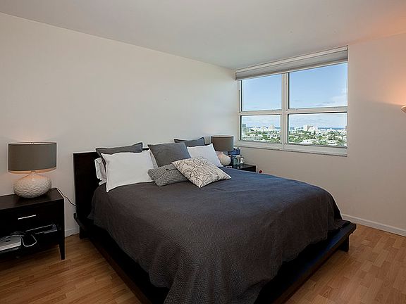 2nd image of 650 West Av #1210