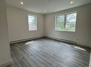 1048 E 213th St #1, Bronx, NY 10469