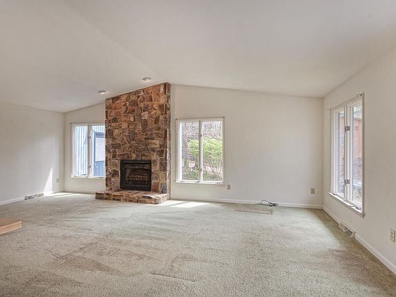 3rd image of 5974 Blackhorse Ln