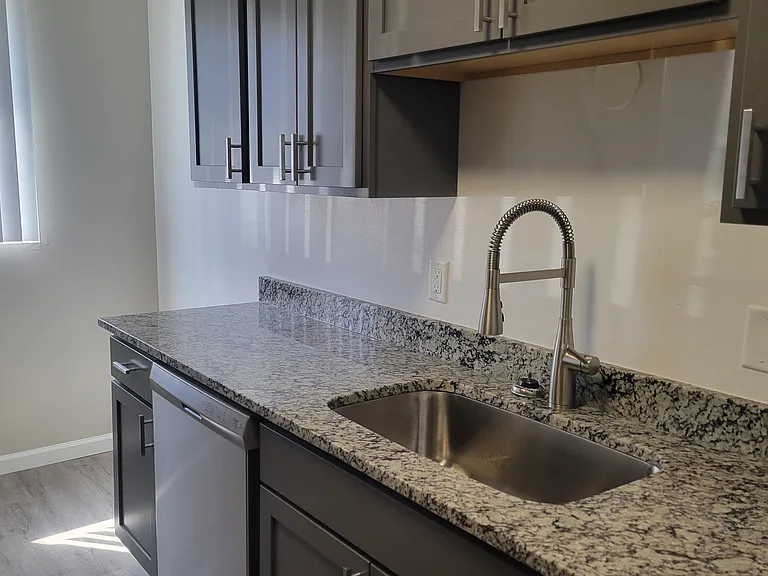 Sheraton Place Apartments — Photo 10