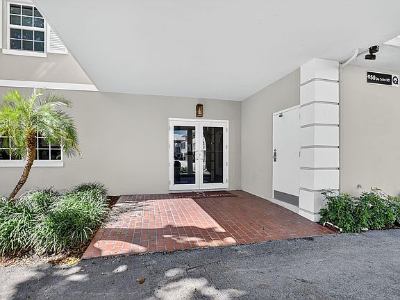 2nd image of 950 De Soto Road #5-A