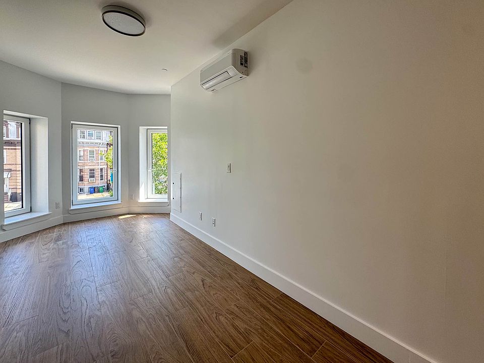 2nd image of 363 Hawthorne St #2F