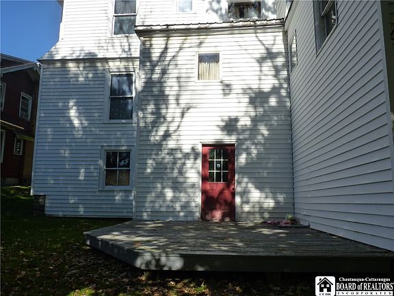 2nd image of 334 E 5th St