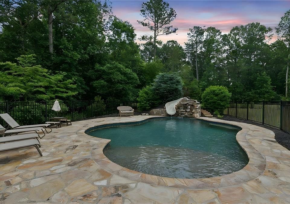 1st image of 28 Dawson Manor Ct