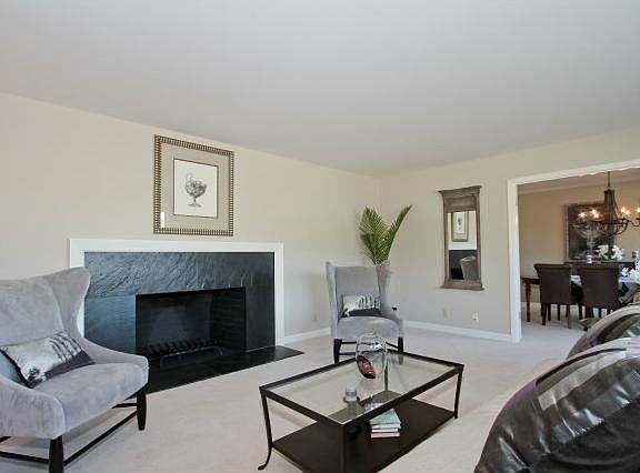 4th image of 400 Juanita Way