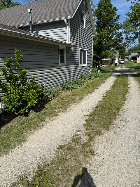 Circle drive around the home - 609 Vermont Ave